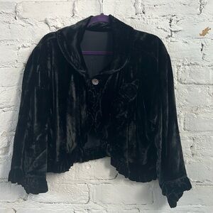 Magnolia Pearl Vintage Crop Velvet Jacket